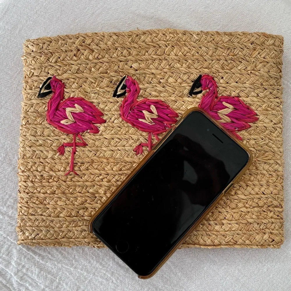 Buji Baha Raffia Flamingo Clutch NWOT Whimsical Pink Birds Magnetic Snap Closure